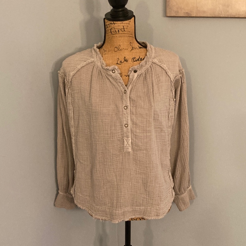 We The Free Gray Beach Day Pullover Shirt Women Size Extra Small